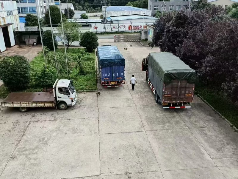 毛尖綠茶全套加工設(shè)備兩車(chē)一起發(fā)到陜西省商南市